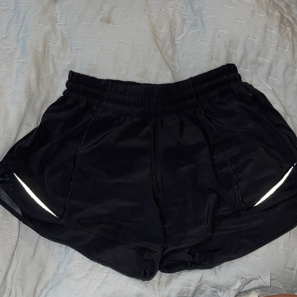 Black Lululemon hotty, hot 3” shorts
